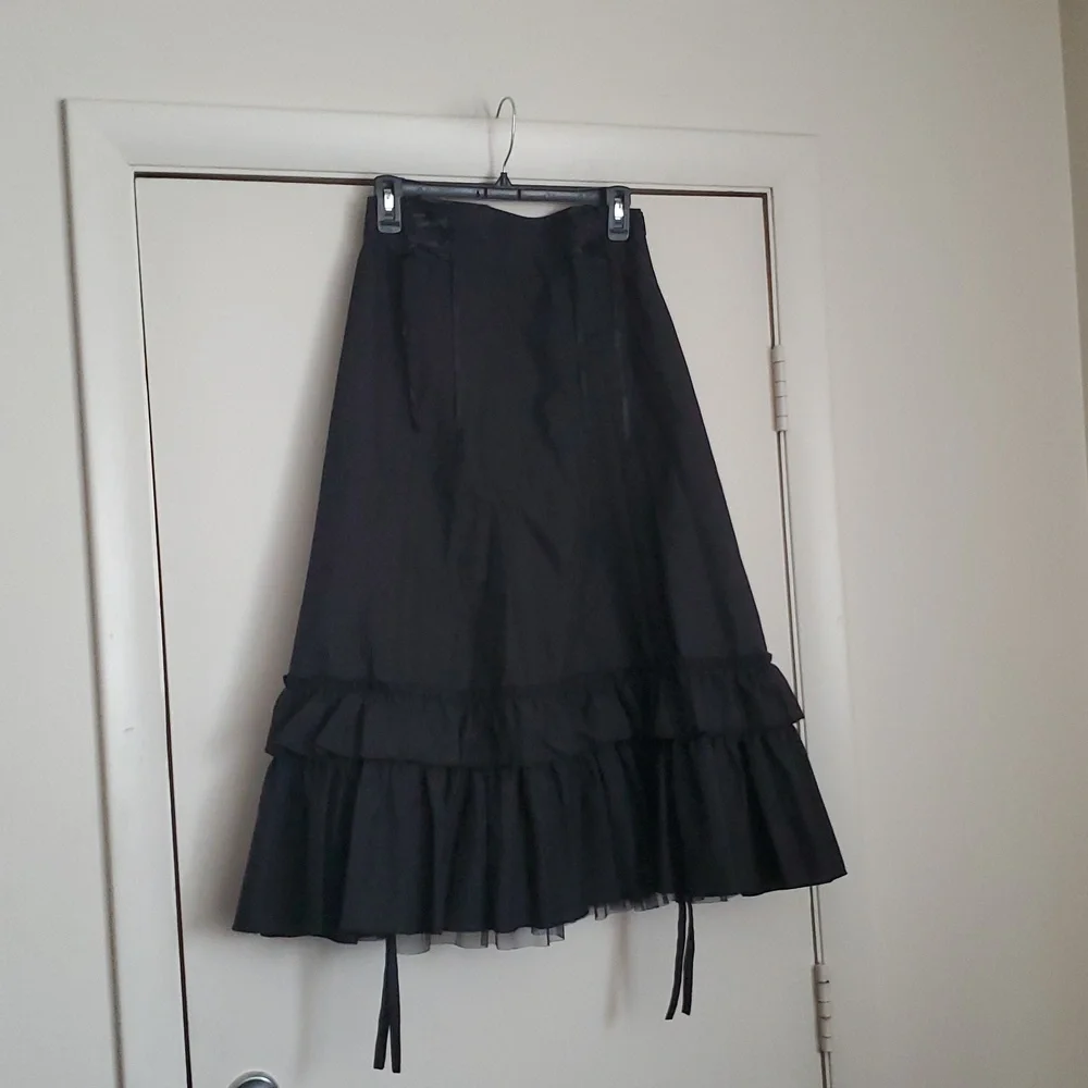 Vampire Freaks Black Ruffled Cassandra Skirt - Picture 2 of 15